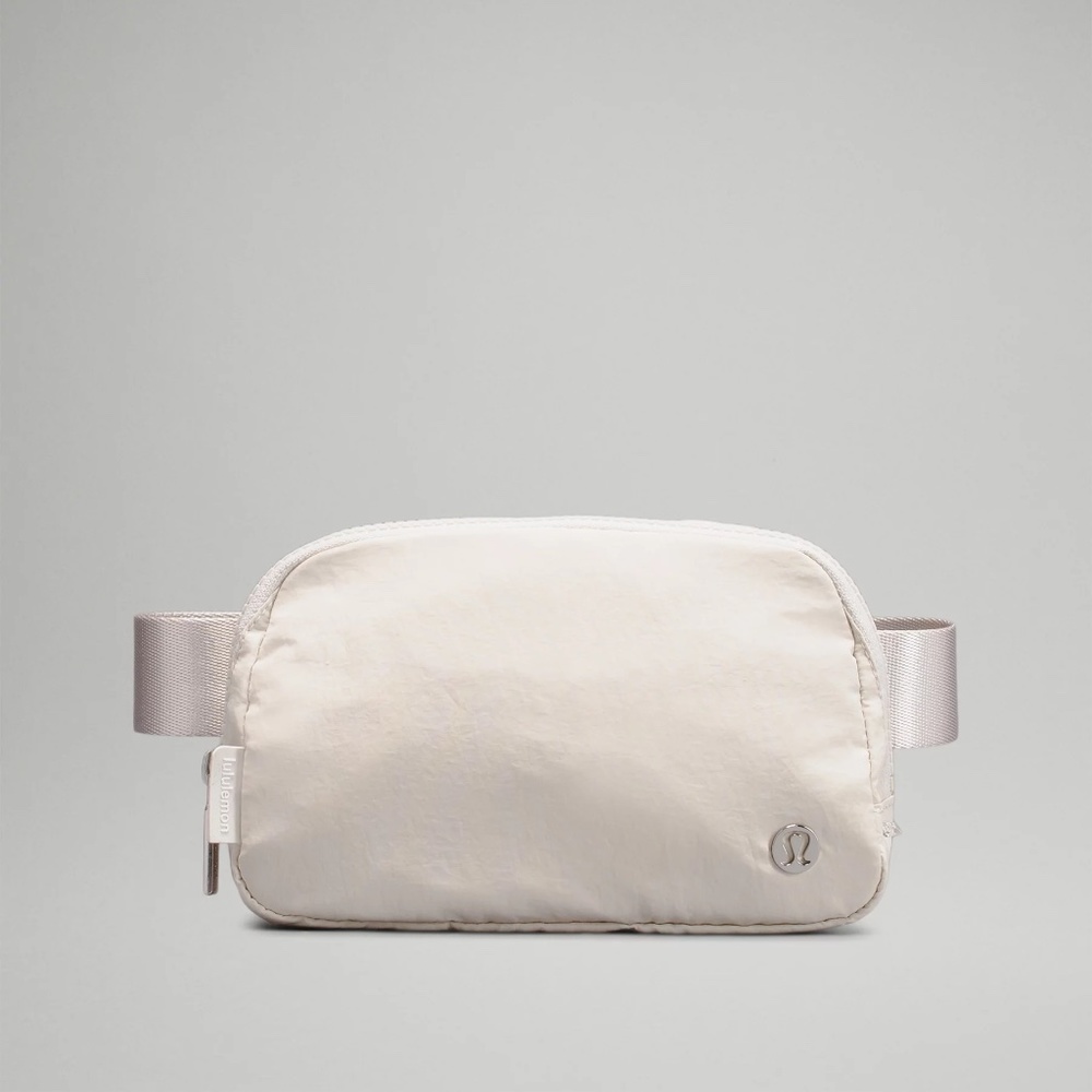 Lululemon everywhere belt bag White Opal with extendable strap